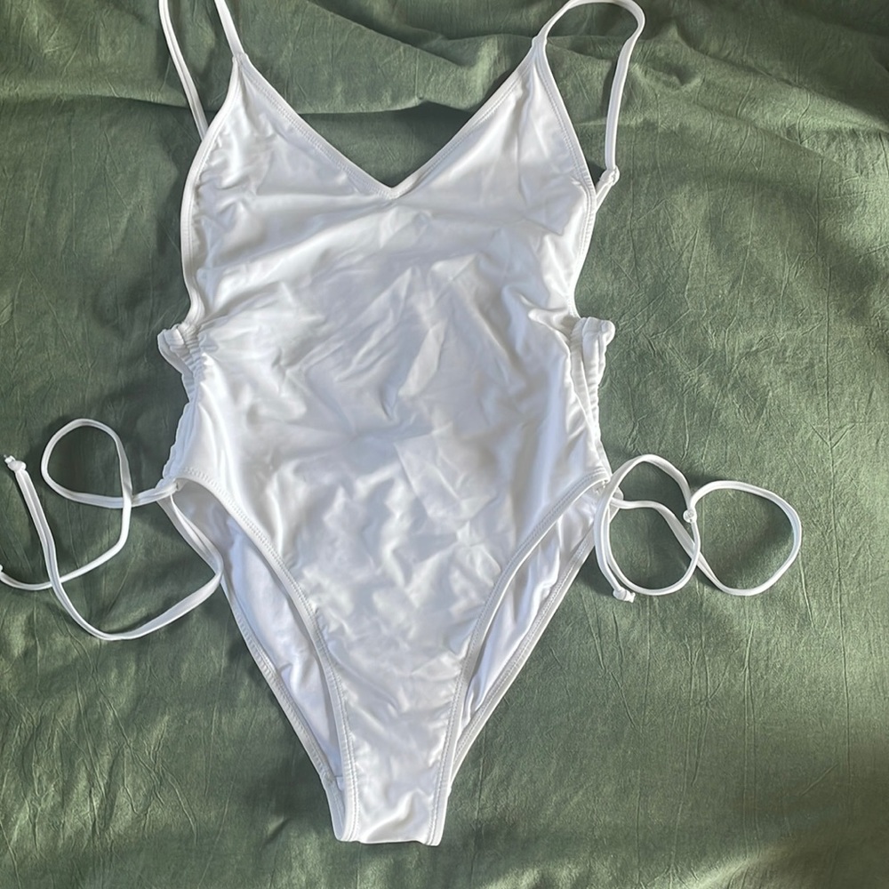 KENDALL + KYLIE One pice bathing suit